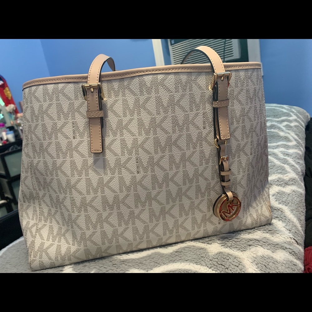 Micheal kors handbag 👜